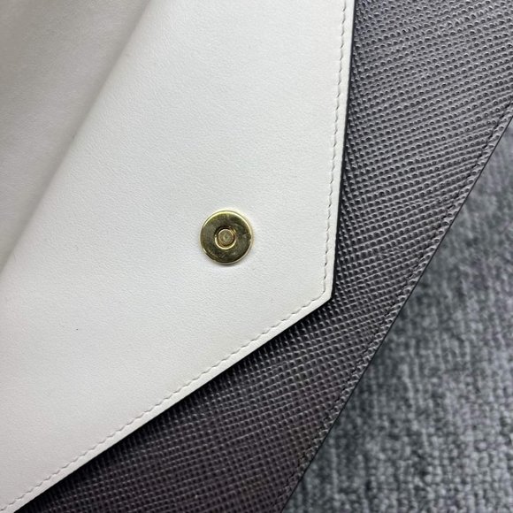 100% Authentic Prada Envelope Wallet on Chain Saffiano Leather - Picture 9 of 15